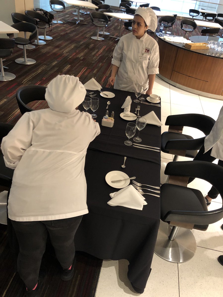 mrs_delmonaco's tweet image. Culinary students learning the importance of front of the house presentation - it’s not ALL about the food!! Experience is everything too! 🍽  #savorchicago #morton201 #MortonPride #OrgulloMorton