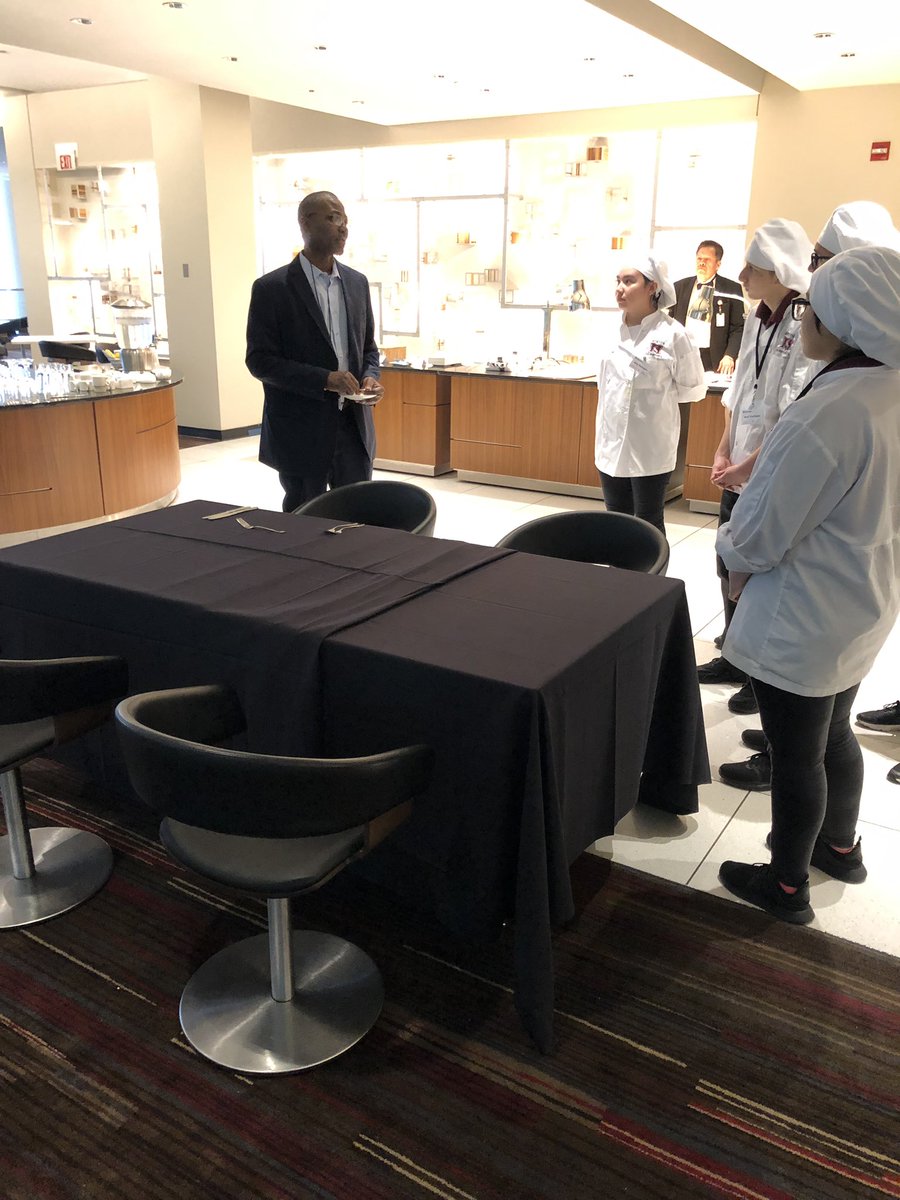 mrs_delmonaco's tweet image. Culinary students learning the importance of front of the house presentation - it’s not ALL about the food!! Experience is everything too! 🍽  #savorchicago #morton201 #MortonPride #OrgulloMorton