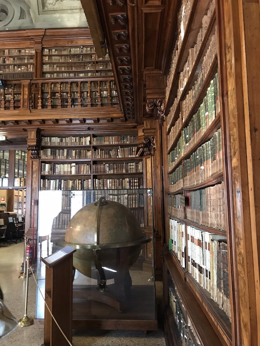 MC_words's tweet photo. Una pausa pranzo con visita alla biblioteca braidense e con una ‘guida’ speciale .. Donatella Facchetti Pezzoli .. mi ha incantato 😍 #brera #bibliotecabraidense #milano #culturamilano https://t.co/90ToKTclH7