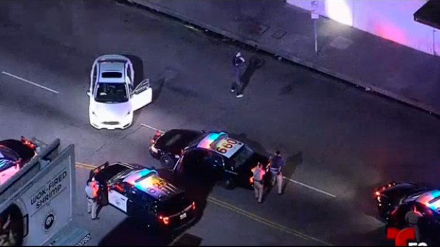 Antes de ser arrestado por la policía de Estados Unidos se puso a bailar (VIDEO)

bit.ly/2Oi81yW