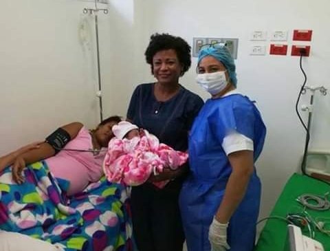 mrafael70's tweet photo. Que alegría ver como las obras que ejecutamos benefician a los samarios más necesitados. Nació hoy la primera bebé en el nuevo centro de salud del barrio La Paz. A esta hermosa niña no le hizo falta nada, nació en condiciones dignas. #AlcaldíaDelCambio https://t.co/IJiQ0iyMVd