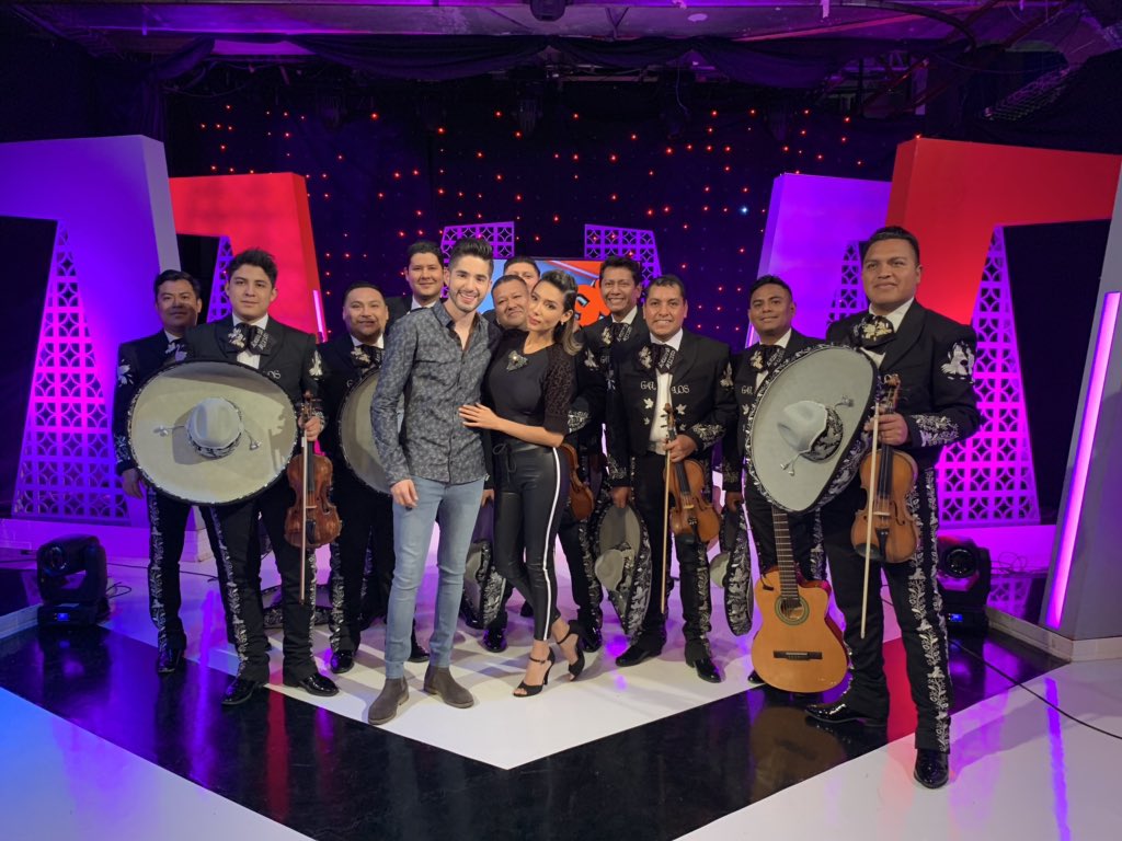 MarileMx's tweet photo. Quién nos acompaña en la repe de @XEBandamax? Los invito! En la conducción y cantando @Jaryoficial además @OroNorte nos pondrá a bailar con toda su música!! Y checa que nos viene a platicar @jurgancomedy ahorita!! sólo por @TvBandamax #marile https://t.co/x7AbdnrOHo