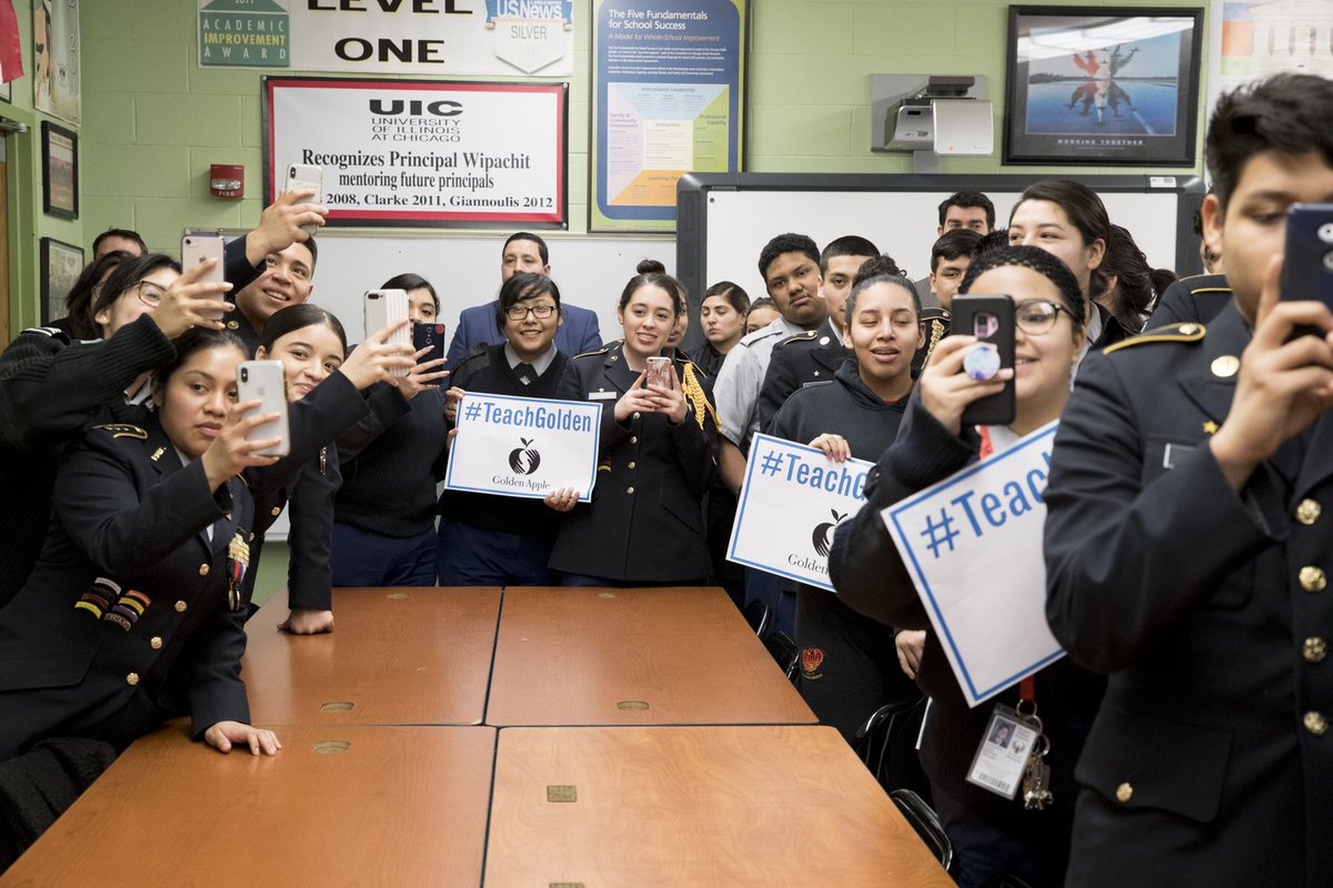 MayorRahm's tweet photo. Congratulations on receiving the prestigious #GoldenAppleAward for Excellence in Teaching, @LRayGoza2! Chicago has a brighter future because of you. Thank you for what you do every day. The @PMAFirebirds are fortunate to have you in the classroom and in their lives. #TeachGolden https://t.co/0Ts4LdMka6