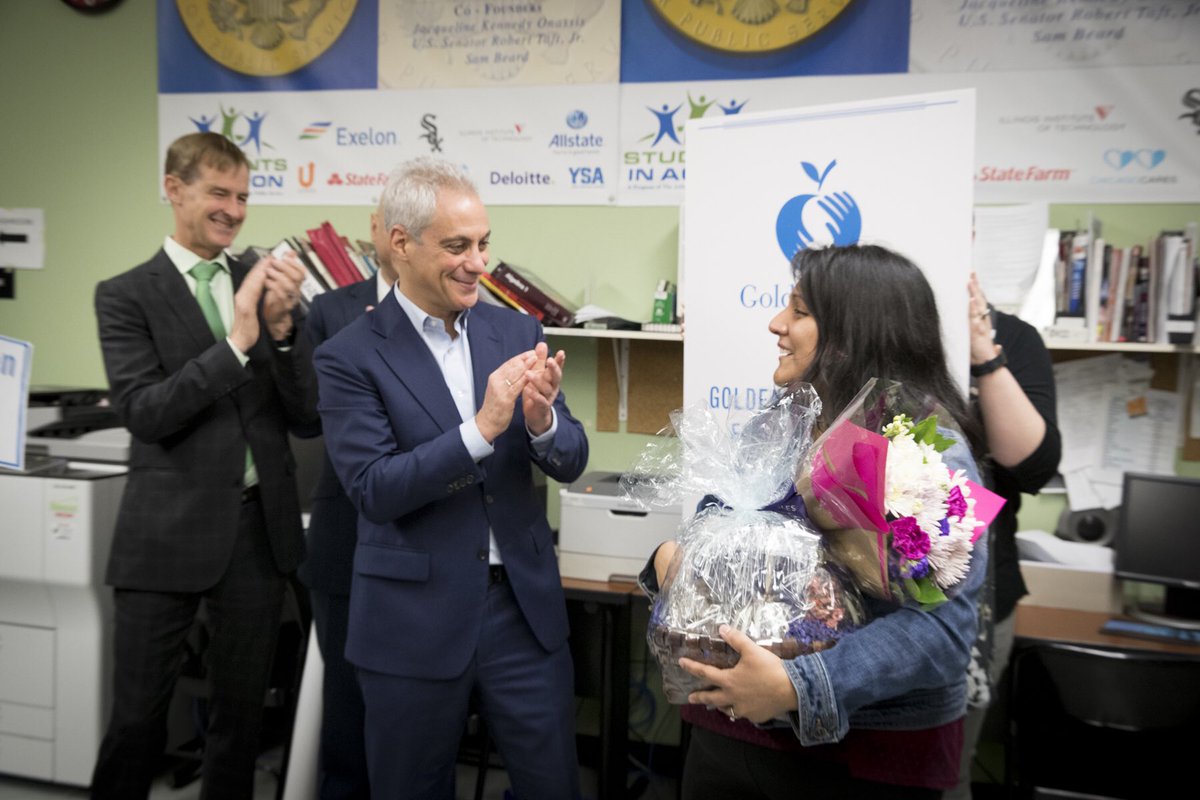 MayorRahm's tweet photo. Congratulations on receiving the prestigious #GoldenAppleAward for Excellence in Teaching, @LRayGoza2! Chicago has a brighter future because of you. Thank you for what you do every day. The @PMAFirebirds are fortunate to have you in the classroom and in their lives. #TeachGolden https://t.co/0Ts4LdMka6