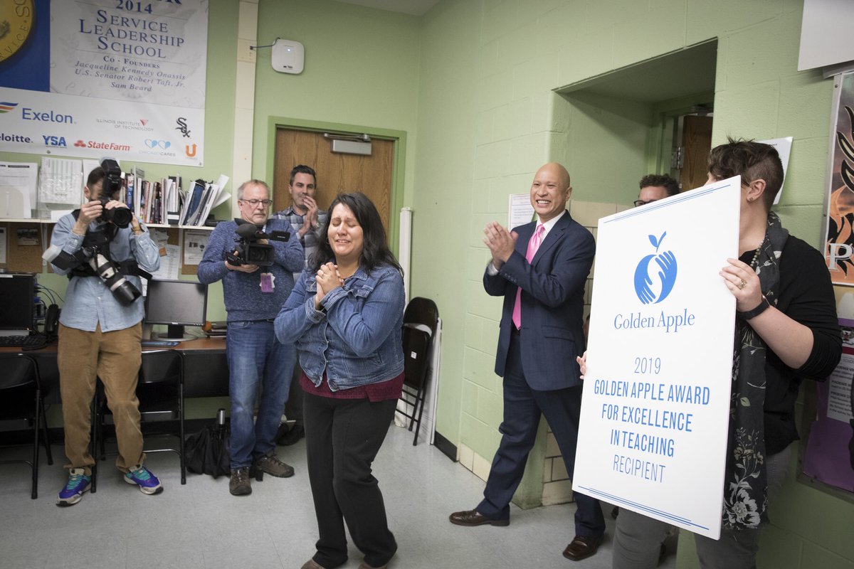 MayorRahm's tweet photo. Congratulations on receiving the prestigious #GoldenAppleAward for Excellence in Teaching, @LRayGoza2! Chicago has a brighter future because of you. Thank you for what you do every day. The @PMAFirebirds are fortunate to have you in the classroom and in their lives. #TeachGolden https://t.co/0Ts4LdMka6