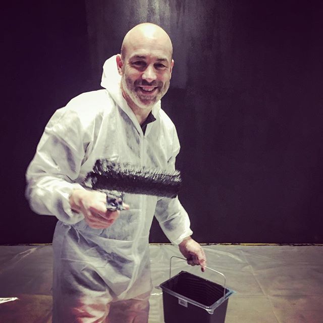 Lenzer_be's tweet photo. Voorbereiden decor voor fotoshoot Bematrix! #paintitblack #painting #lovemyjob #makingof #behindthescene #decor #fotostudio #fotoshoot #photography #lenzer #lenzerphotographers #studio #gits @bematrix https://t.co/TAWN9Ilm5K https://t.co/djASsIkXA4