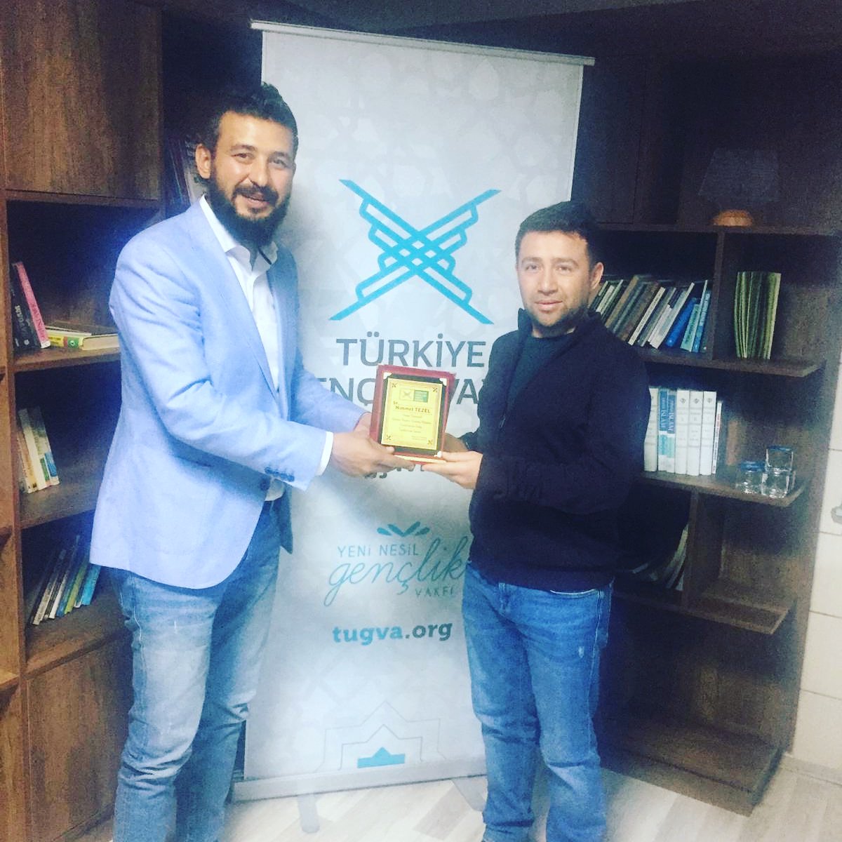 Eşme Tügva Egitim Koordinatörümüz sayin Himmet TEZEL 2018 yılından itibaren başarıyla devam ettigi görevini bugün bırakmış olup bize vermiş olduğu desteklerden dolayi plaketini  ilçe başkanımız Nuğman FURTANA dan almıştır. Hocamıza bundan sonra ki hayatında başarılar dileriz.