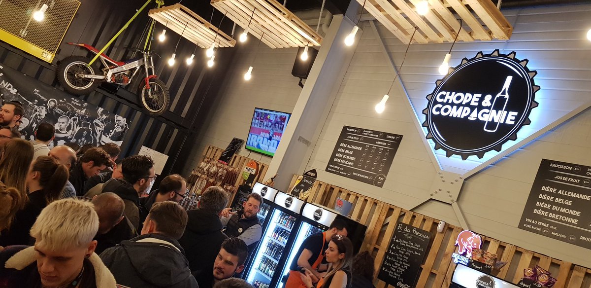Cedr33k's tweet photo. Superbe Inauguration au #ChopeEtCompagnie #Rennes #Nord beaucoup de monde et une grosse #ambiance avec un #concert au top. Le tout avec un belle sélection de #vin et #bière s ! Avis aux #amateurs #Bar #Soirée #Bretagne #CapMalo #Blues https://t.co/HGyXFQAVq4