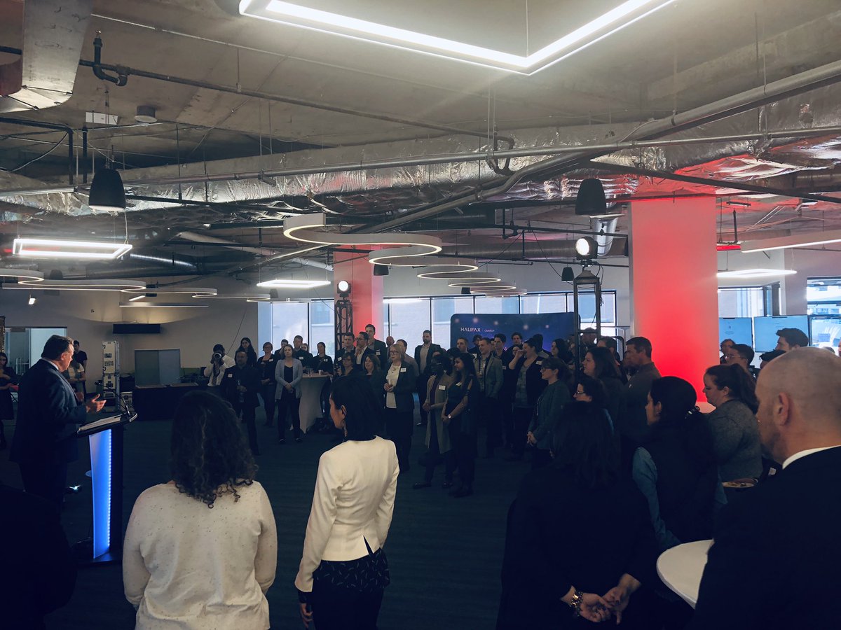 LargeMarge011's tweet photo. Huge turnout for the launch of the Connector+ program tonight at @voltaeffect !! sign up to be a connector or connectee at https://t.co/TYJwD1KdKc @HfxPartnership @cbpartnership @CBConnectorPrgm @ESREN_CP @WRENConnector #connectorplus https://t.co/EyaaxmoJ4h