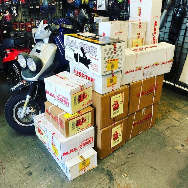 ScooterSwapShop's tweet image. It’s like Christmas every day around here! Malossi for the win #malossi #rcone #zuma #zuma125 #ruckus #dio #elite #prebug #bugeye #piaggio #mhr #malossimhr ift.tt/2U3q9C0