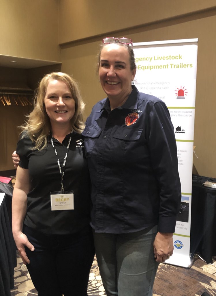 BeckyT_RVT's tweet photo. What a wonderful morning!
Thanks @AbFarmAnimal and @TLAERRebecca @AlbertaHorses 
#famousoerson https://t.co/QzxfD42JgQ