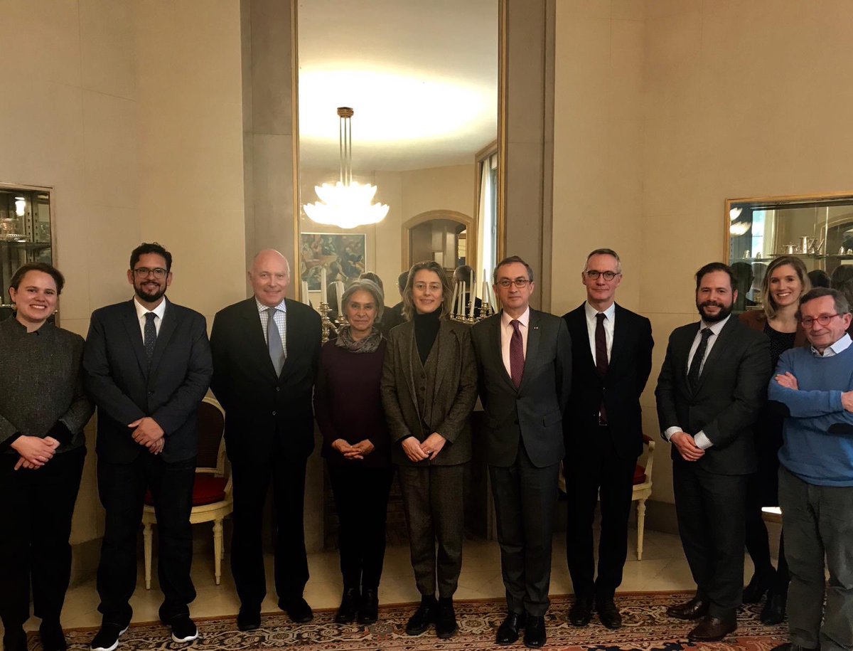 JMGomezRobledo's tweet photo. Acompañé la firma de la carta de intención entre el @INAHmx y @quaibranly y las reuniones preparatorias para realizar una importante exposición sobre la civilización Olmeca en París de mayo a octubre 2020, en presencia de la curadora Dra. Rebeca González Lauck y el equipo @INAHmx https://t.co/YqKcpkBh8a