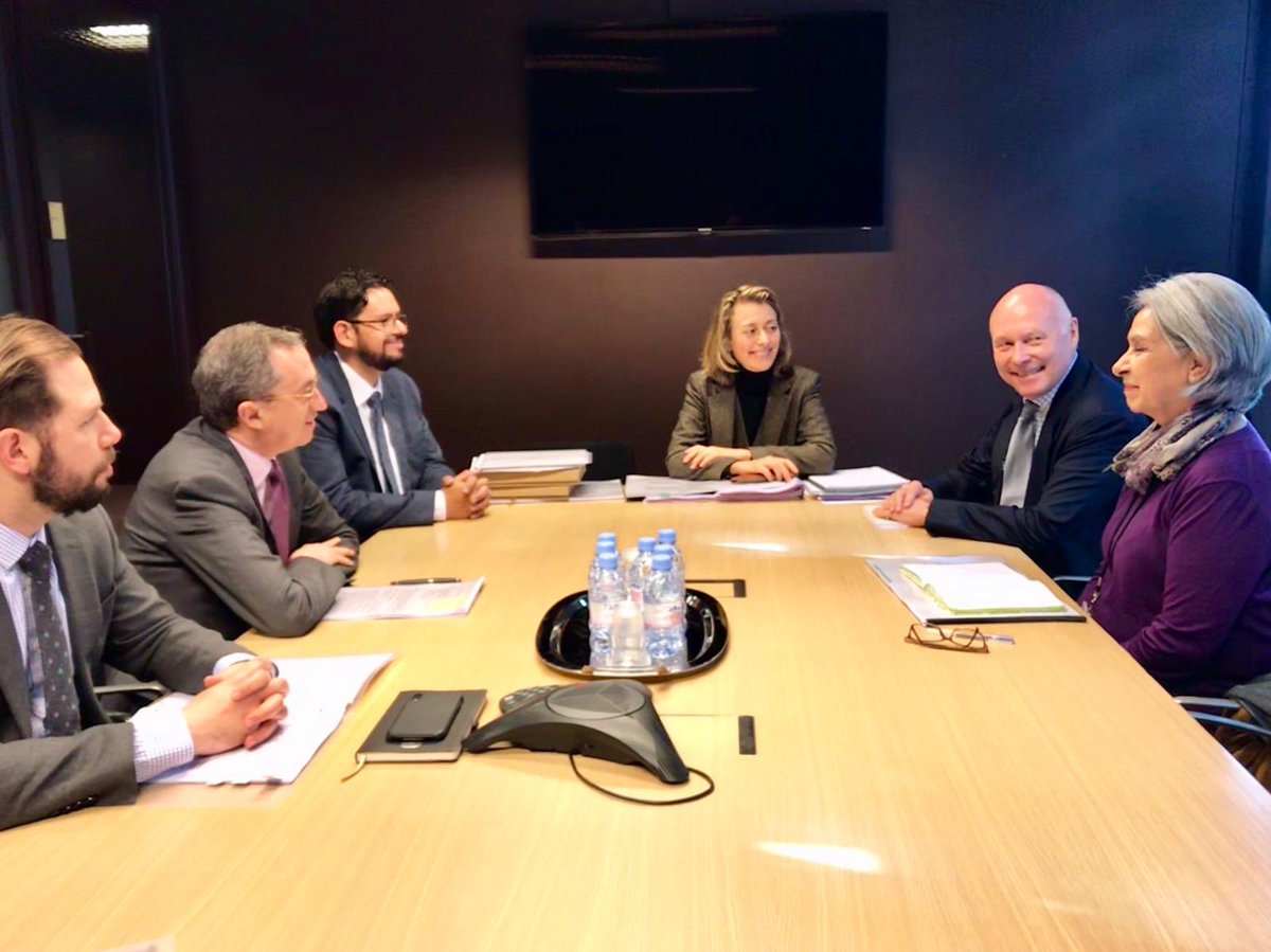 JMGomezRobledo's tweet photo. Acompañé la firma de la carta de intención entre el @INAHmx y @quaibranly y las reuniones preparatorias para realizar una importante exposición sobre la civilización Olmeca en París de mayo a octubre 2020, en presencia de la curadora Dra. Rebeca González Lauck y el equipo @INAHmx https://t.co/YqKcpkBh8a