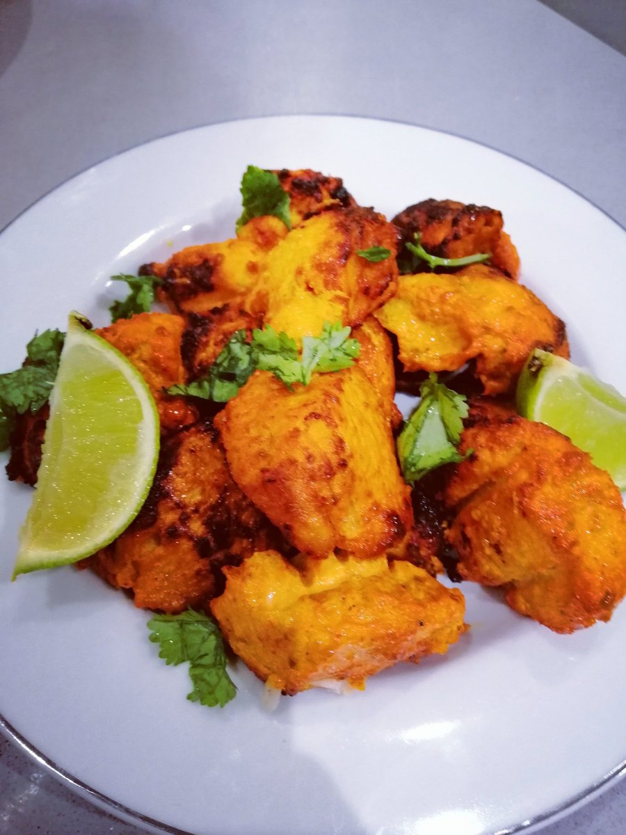 LandisKitchen's tweet photo. ... And here you have it! Chicken Tikka served on naan bread with a pea shoot salad and a youghurt and mint dressing.  Who said delicious cant be healthy and so quick and easy too! #chickentikka #tandoor #grilledchicken #midweekmeal #dinnerideas #workingmum #wecangoitall #yumm https://t.co/UsNvp6bCTn