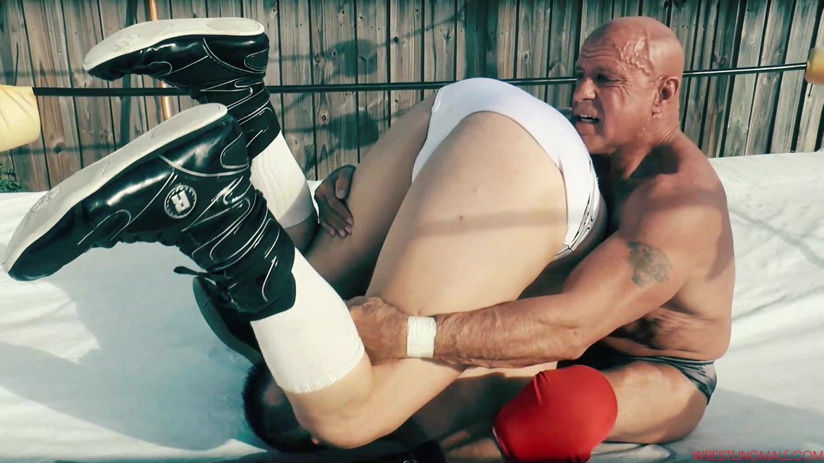 wrestlingmaleFR's tweet photo. FLORIDA SUNSET RAGE 11 Nasty Bulldog vs nasty daddy Slade... Surprises!!!!30' with submissions and submissions and still submissions!...
@queermenow #daddy #gay #ironmatch #musclehunk #outdoor #prowrestling #ring #wrestling #wrestlingmale https://t.co/9IXmfQiPfS