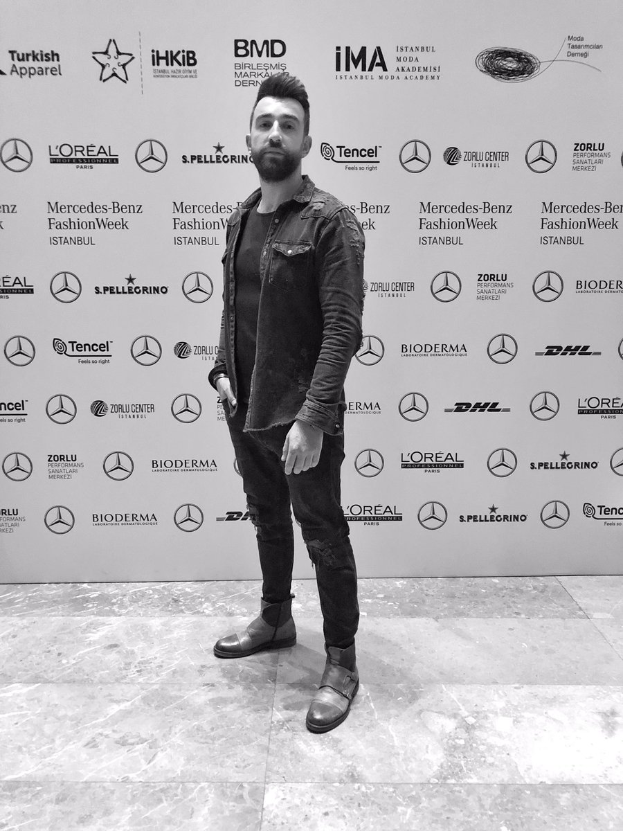 Her yıl olduğu gibi bu yıl da @mehtapelaidiofficial süper bir defileye imza attı. Tasarımdan kumaşlara bütün sanatsal dokunuşlar defileyi ayakta alkışlattı. Defileye çok yoğun ilgi vardı. Ve defile boyunca herkes tasarımlar karşısında hayret ettiler. herkesi tebrik ediyorum 👏🏻👏🏻