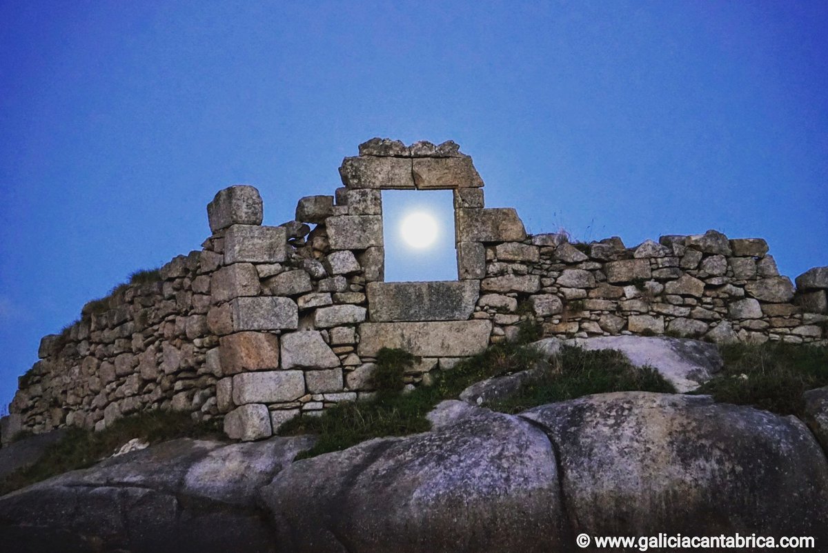 GCantabrica's tweet photo. #Superluna de #Gusano #luna de #primavera #lunaDeMarzo en la #Playa de #Cubelas
#mariňalucense #galiciacantabrica #Galicia #spain #travelphotography #travelblogger #travel #awesome #rinconesconencanto #rinconesgallegos #rinconesdelmundo #landscape #igerslugo #igersgalicia https://t.co/4YvF14p85I