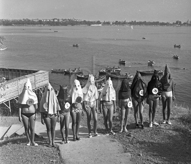 Nadir Fotoğraflar on Twitter: "Moda Plajı'nda yapılan bacak yarışması. İstanbul 1971 / Twitter
