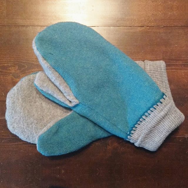 tsoyptc's tweet photo. Cozy upcycled felted wool mittens, lined in fleece, made from shrunken wool sweaters by @radfordmakesart #radfordmakesart #radfordmakesmittens #textiles #cozy #madebyhand https://t.co/vUqPGqAz4I https://t.co/pUbepgzLQE