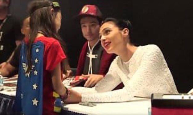 Sewing_Circus's tweet image. It’s the #InternationalDayOfHappiness ! For those individuals who are unsure why it is important for young girls to have badass female role models to look up to - here. This is what happiness looks like. Have a good’un all! 😘✊💪🤘#girlssupportgirls