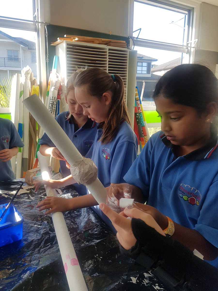 Akomanga iwa artists working on their elements of art totem poles. Looking amazing!! <a href="/StonefieldsSch/">Stonefields School</a>