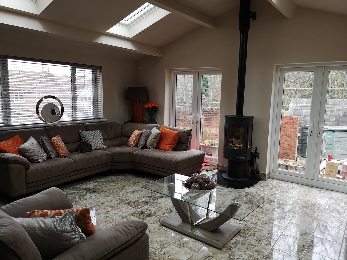 BenchmarkDecor's tweet image. Nice extension we sprayed few weeks back.  Looks awesome in there now with the furniture and log burner. @graco @spraying @settingthestandard