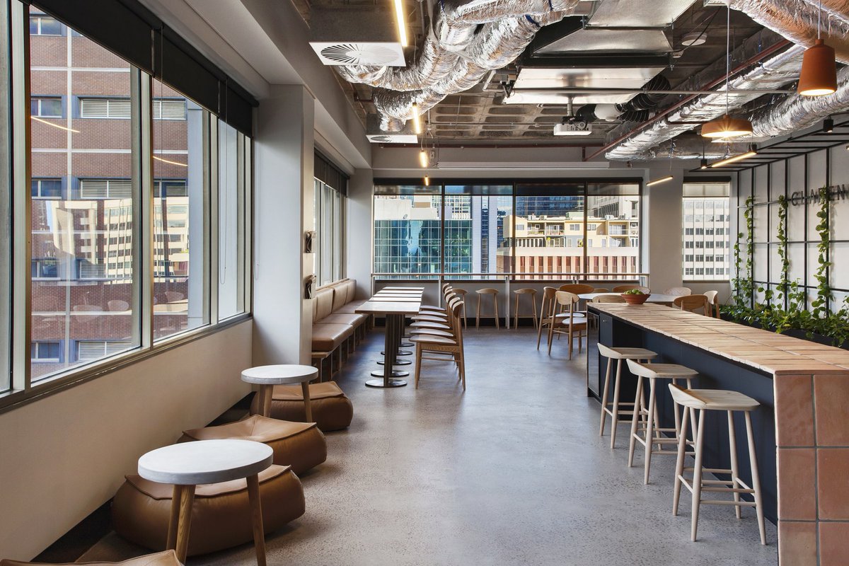 clarence_work's tweet photo. FREEDAY is FRIDAY!  22nd of March, sign up for your use of free coworking space, meeting rooms and a private office! #456lonsdale #Melbourne #melbournecbd #coworking #freeoffice https://t.co/EdEoZsSoiL