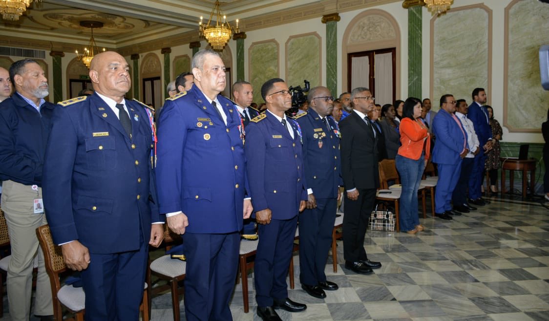 MinpreRD's tweet photo. AHORA | Ministro @GMontalvoFranco encabeza la firma de acuerdo para beneficiar a los cuerpos de bomberos de todo el país. Un fiel ejemplo de los esfuerzos del gobierno para entregar el resultado. #MinpreRD https://t.co/xnxBX790yl
