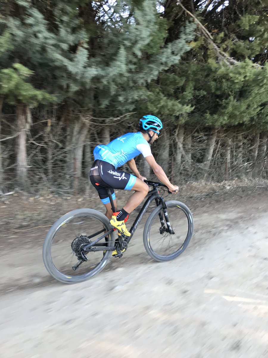 Os presento el equipazo <a href="/sanitas/">Sanitas</a> para participar en la <a href="/TitanDesert/">Titan World Series</a>. Un nuevo reto en mi carrera deportiva que afronto con muchas ganas y con el objetivo de dar el 100%. A por todas💪🏽 #sanitaschallenge #impulsosanitas