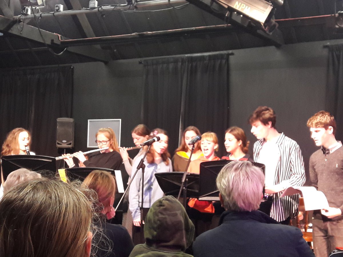 OakeleyHouse's tweet photo. Well done to Diana, Poppy, Lucia, Edith and friends for an enjoyable evening of music! https://t.co/Ozr7Ez5hBX