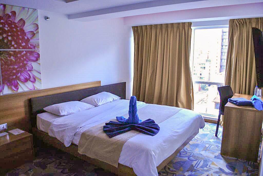 Las habitaciones del #HotelAlex estan diseñadas para ofrecerte un ambiente confortable, íntimo y seguro, donde podrás disfrutar del descanso que tanto necesitas.
.
Si vienes a #Caracas no olvides reservar con nosotros ⬇
.
📞0212-5078834 📧Reservaciones@hotelalexccs.com
.