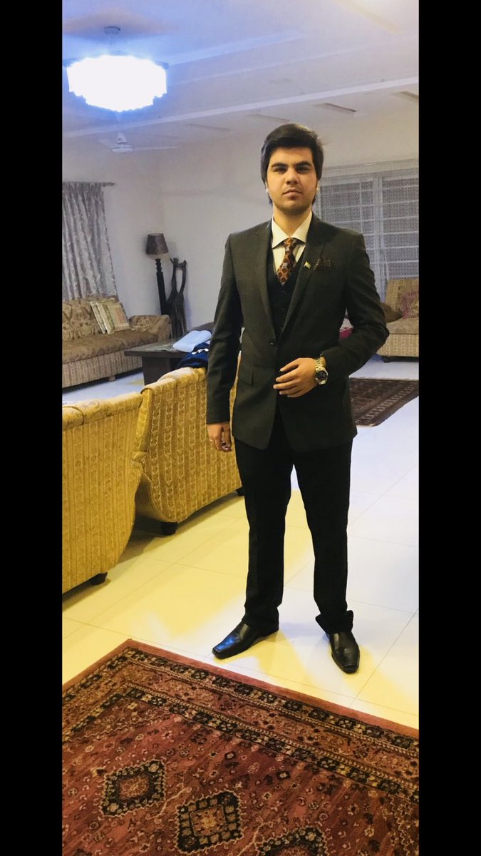 RoghaniSaud's tweet photo. #Farewell #GraduatingBatch #2k19 #JourneyofBeingalawyer #RootsIVY https://t.co/pN6cENgWHh