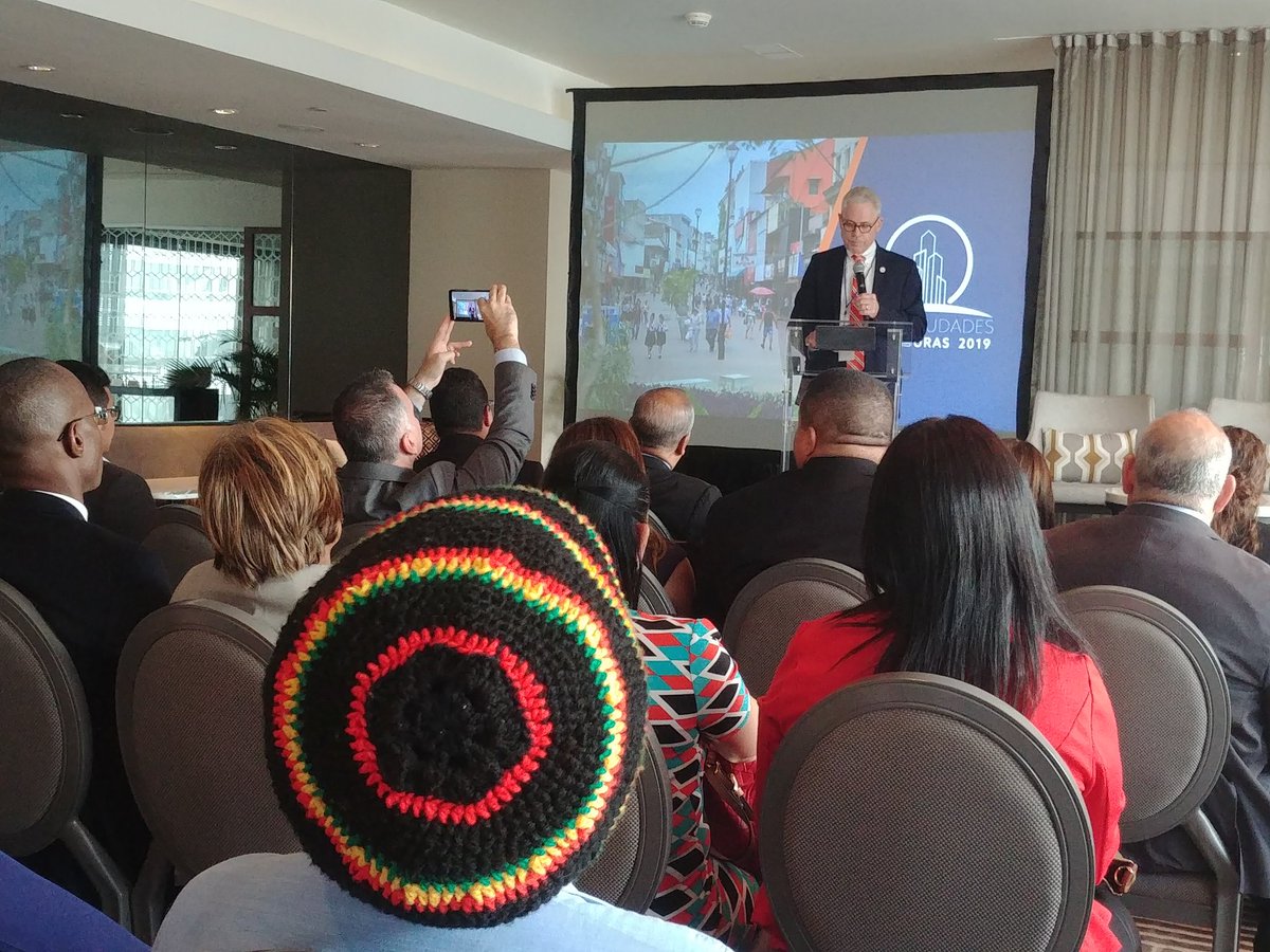 ramrodriguezv's tweet photo. 'Esto es fruto de la #colaboración y #cooperacion intersectorial, internacional, para una #SeguridadCiudadana Integral' @StephenJohnson Director de ALC de @IRI_es en #HCMS2019 en #Panama https://t.co/4HtVlwjFYO