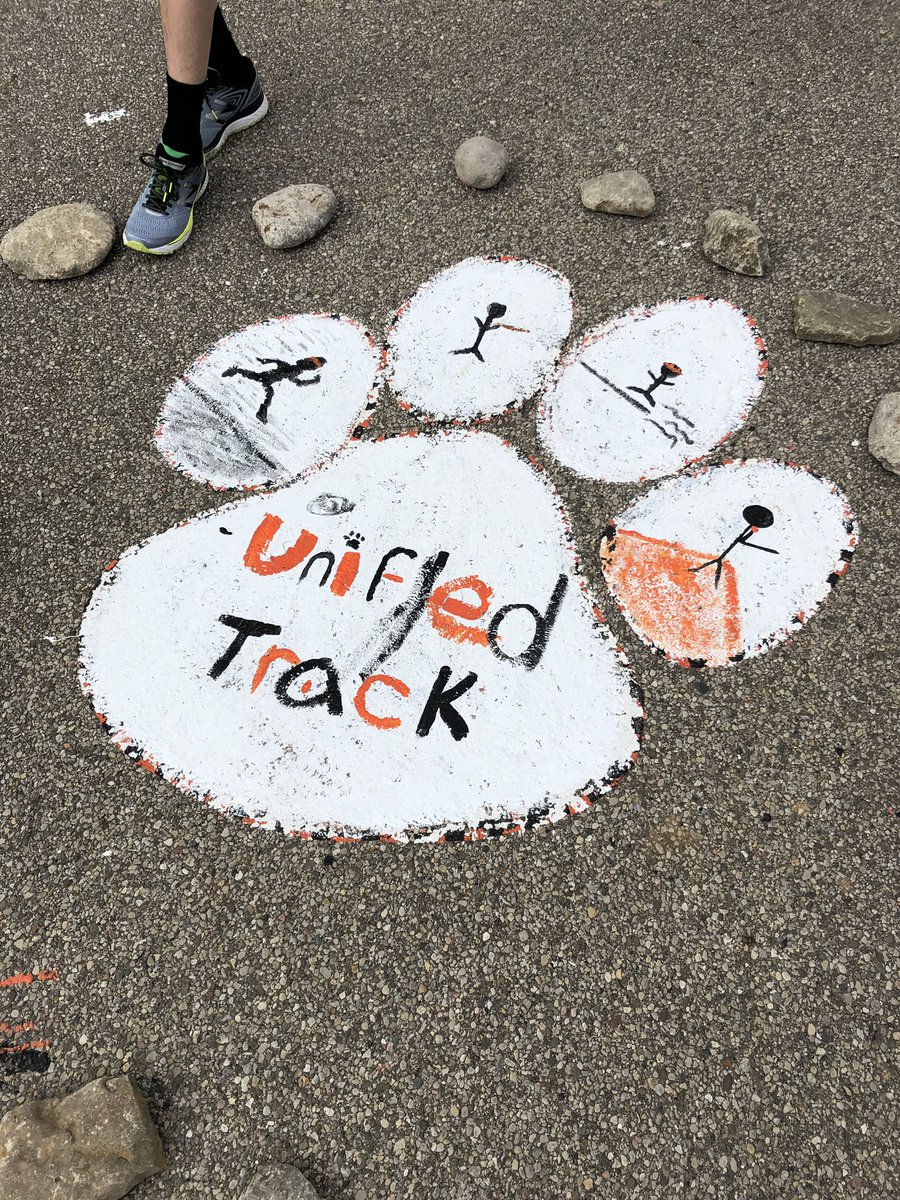 unifiedtracklhs's tweet photo. We had so much fun painting our team paw today at the end of practice! Everyone got a chance to paint a letter and add their own personal touch! It’s going to be a great season! #lovelandunifiedtrack https://t.co/lqF3CLv7Zm