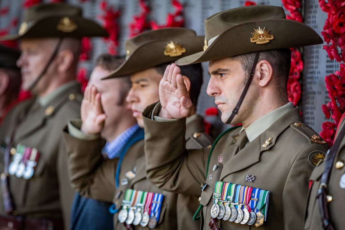 stemning Pjece Kemiker Department of Defence on Twitter: "An Australian Army officer salutes  during the Army's 118th birthday celebrations at the Australian War  Memorial, Canberra. Photographer: CPL Kyle Genner https://t.co/wGabBvfiGs"  / Twitter