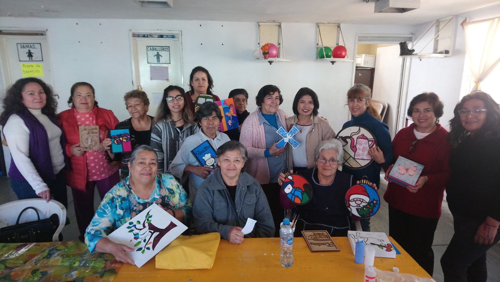 luzelenaarella4's tweet photo. La Capacitación Como Herramienta de Superación! #TallerVitralesSobreMadera @PRI_SLP @EliasPesinaR @GestionSLPPRI @Mely_Romero https://t.co/TW6REBNXOj