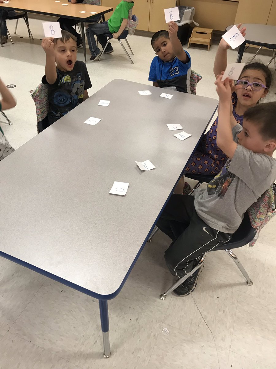 kpeepsonline's tweet image. Picking out the incorrect capitalization #pickuptheslipup #lead4ward #GoBeyondlampasas #gearingupTCE  @LampasasTCE