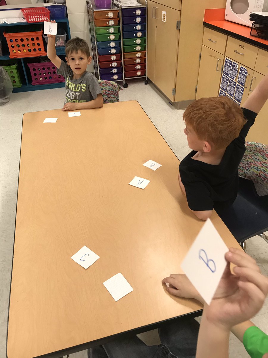 kpeepsonline's tweet image. Picking out the incorrect capitalization #pickuptheslipup #lead4ward #GoBeyondlampasas #gearingupTCE  @LampasasTCE