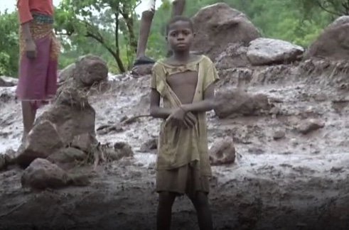 WatchPrayNews1's tweet photo. Cyclone Idai triggered a “massive disaster” in southern Africa, affecting hundreds of thousands if not millions of people. Mozambique survivors now desperate for help https://t.co/x4zjgEsrCq https://t.co/Zs86P9BEIP
