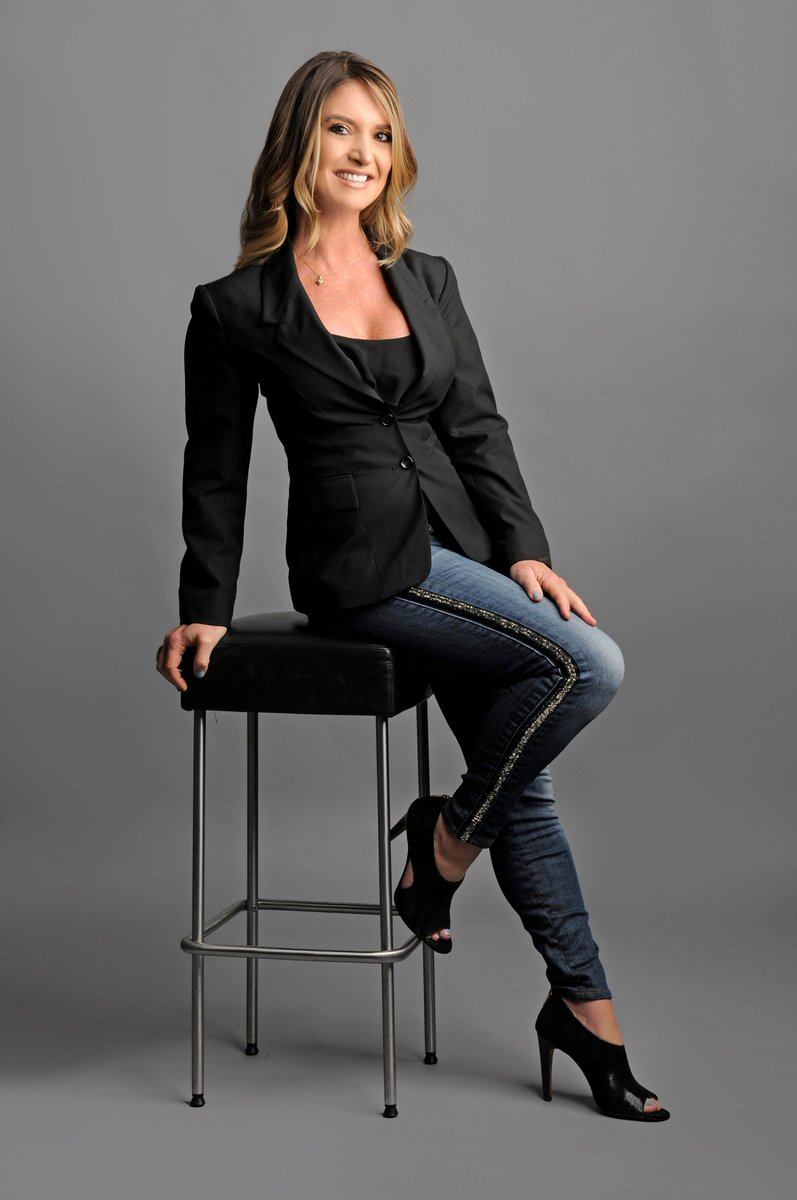 MacysTourism's tweet photo. Get a firsthand look at which spring styles made @Macys It-List during our runway fashion show! We've partnered with #LisaSussman of #FLLFW to bring you the hottest trends at Macys #Aventura. We can't wait to see you on 3/23 at 2 pm! https://t.co/IyOtbszs2U https://t.co/cQXhuzSmoC