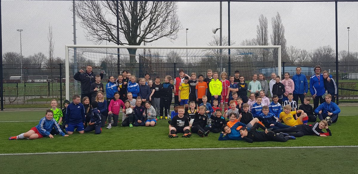 Op woensdag 20 maart was het hoofdveld van <a href="/vsvvreeswijk/">vsvvreeswijk</a> gereserveerd voor een echte voetbaltraining van circa 60 basisschoolleerlingen van de Mauritsschool en Willem Alexanderschool (Julianaweg).