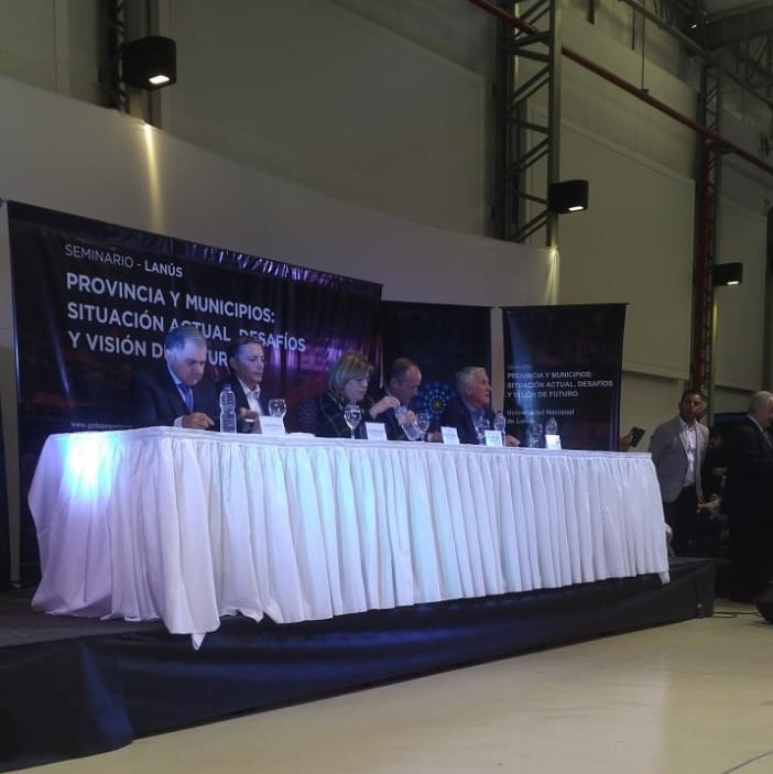 nico_mantegazza's tweet photo. [ #AHORA ] Continuamos en el Seminario de @GobLocalesDes en la @UNLaOficial pensando junto a compañeros intendentes y legisladores la construcción de gobiernos que respondan a la necesidad de los vecin@s.
#GobiernosLocalesLanús #GobiernosLocalesPBA https://t.co/qIiSSOZ7nT