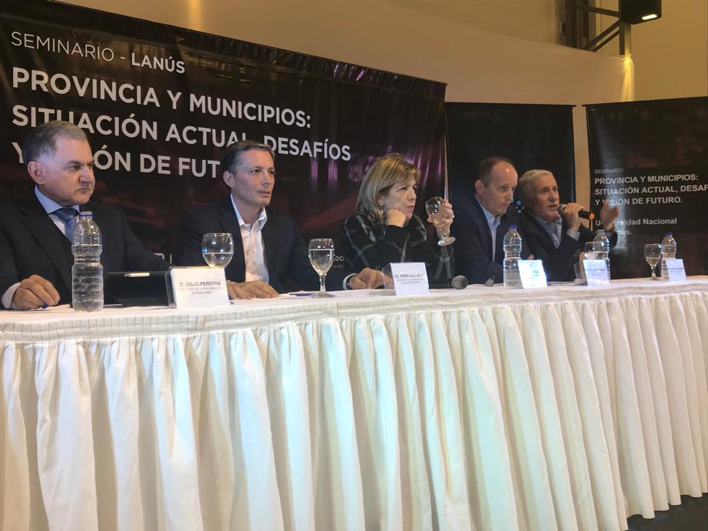 GobLocalesDes's tweet photo. #AHORA cierran el Seminario #GobiernosLocalesLanús la rectora de la @UNLaOficial Ana Jaramillo,  @DiazPerezDario, @minsaurralde, @PereyraJulio y @fernandogray. #GobiernosLocalesPBA https://t.co/UmVV3bzhNV
