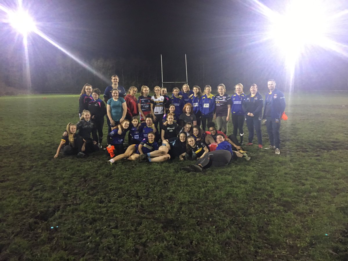 RugbyLeeds's tweet photo. A great night tonight for the U14s Player Pathway π the girls were joined by the womenβs U19s head coach Matty for the evening - great attitudes and skills well done girls! #TeamRhinos https://t.co/Ecykn1yV11