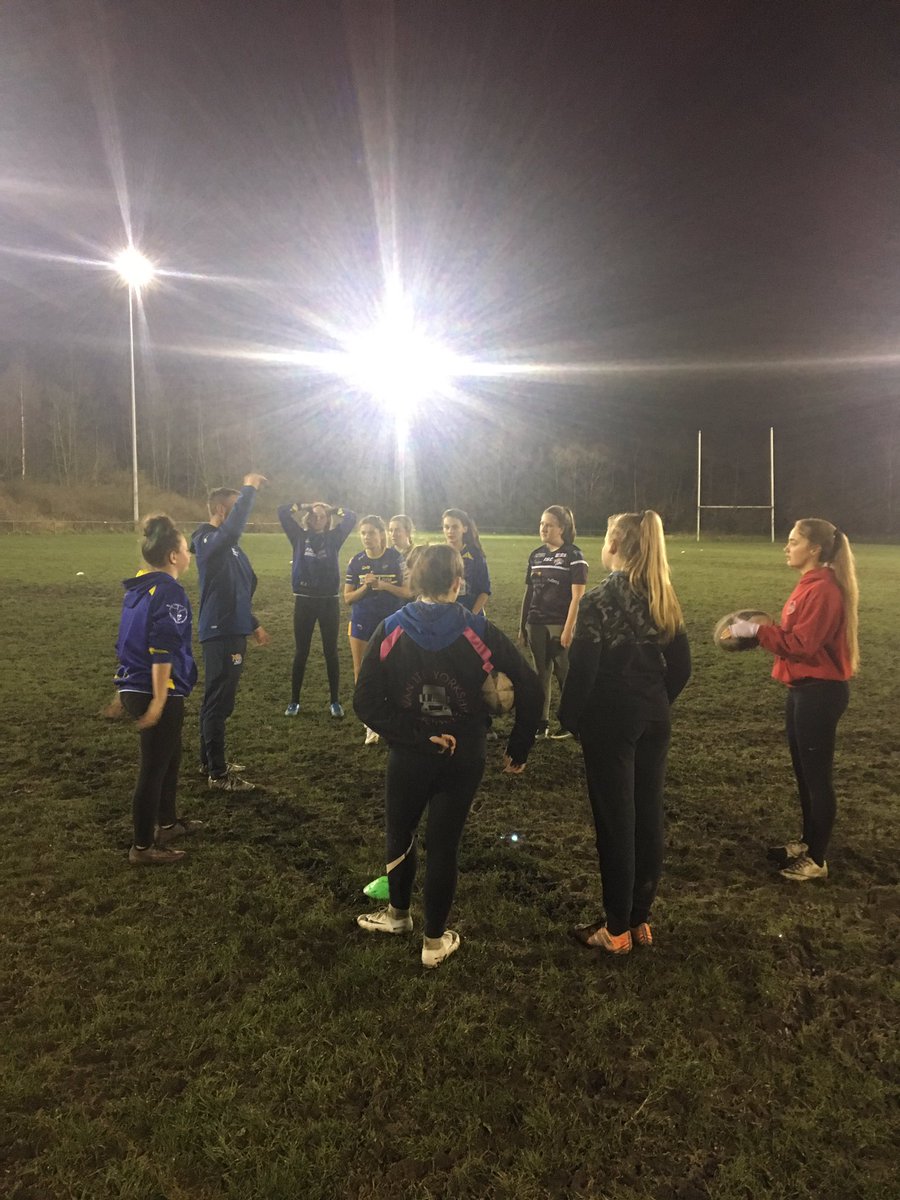 RugbyLeeds's tweet photo. A great night tonight for the U14s Player Pathway π the girls were joined by the womenβs U19s head coach Matty for the evening - great attitudes and skills well done girls! #TeamRhinos https://t.co/Ecykn1yV11