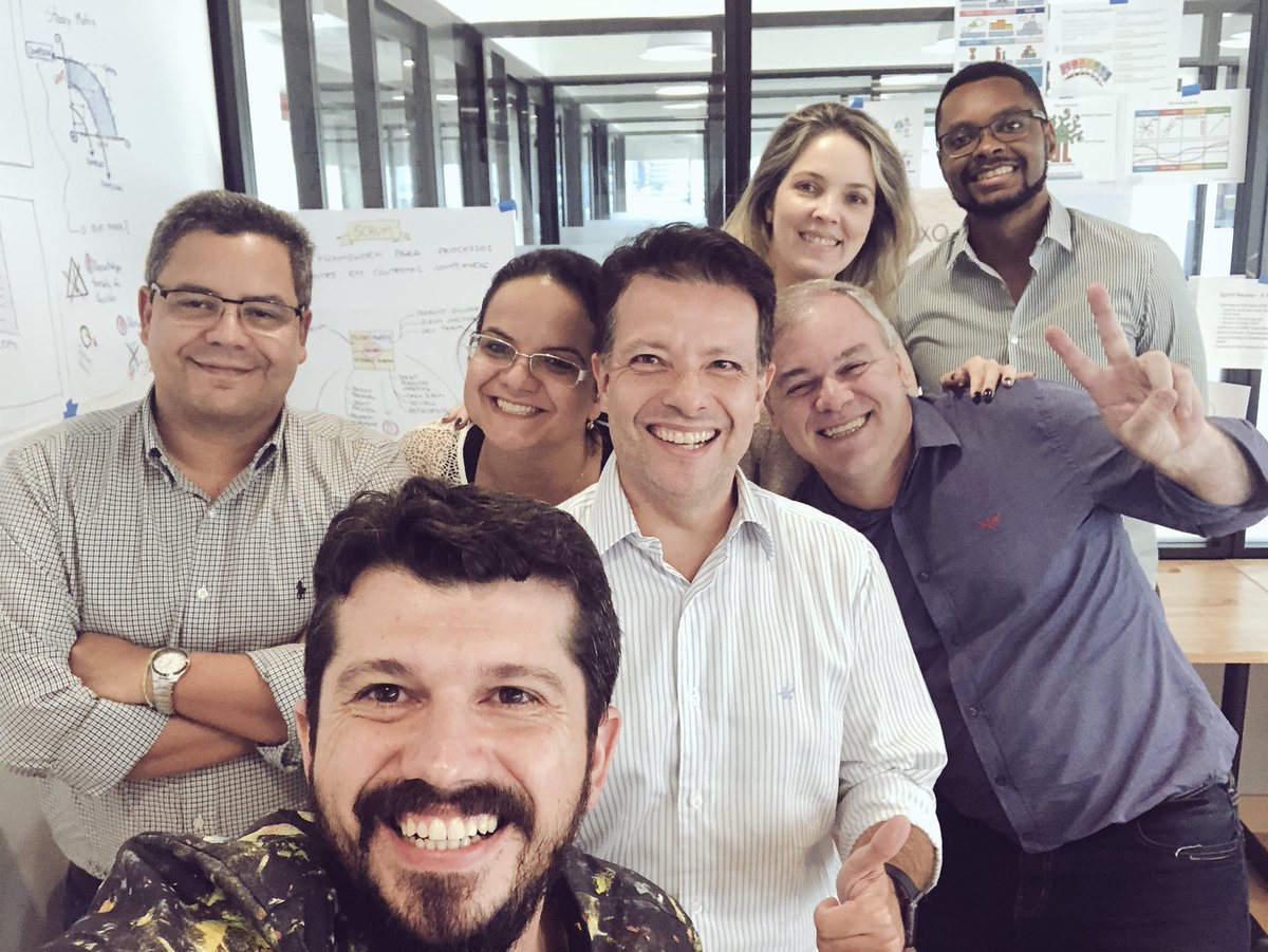 WeAreEmergee's tweet photo. Tudo tem um começo. Primeira sessão da nossa escola de negócios finalizada. Foco é no mundo real dos participantes, e não nos powerpoints do instrutor :) #emergee https://t.co/y3fuEixgH8