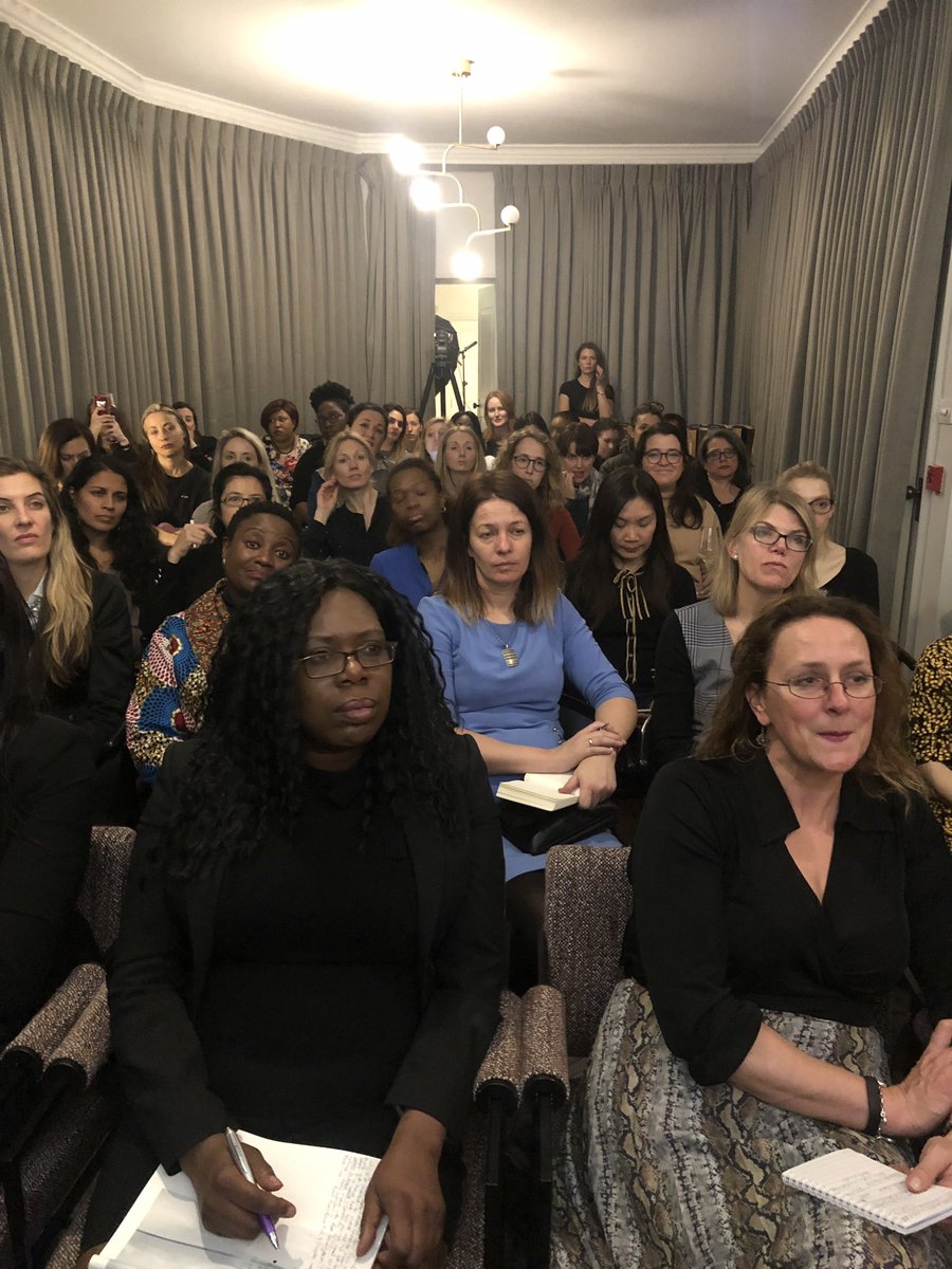 Really enjoyed this evening talking about money and investing with <a href="/RebeccaTunstall/">Rebecca Tunstall</a> and <a href="/romisavova/">Romi Savova</a> <a href="/pensionbee/">PensionBee UK</a> <a href="/weareAllBright/">AllBright</a>. Thank you @BubeleLondon for having me! Women invest too! 👇👇