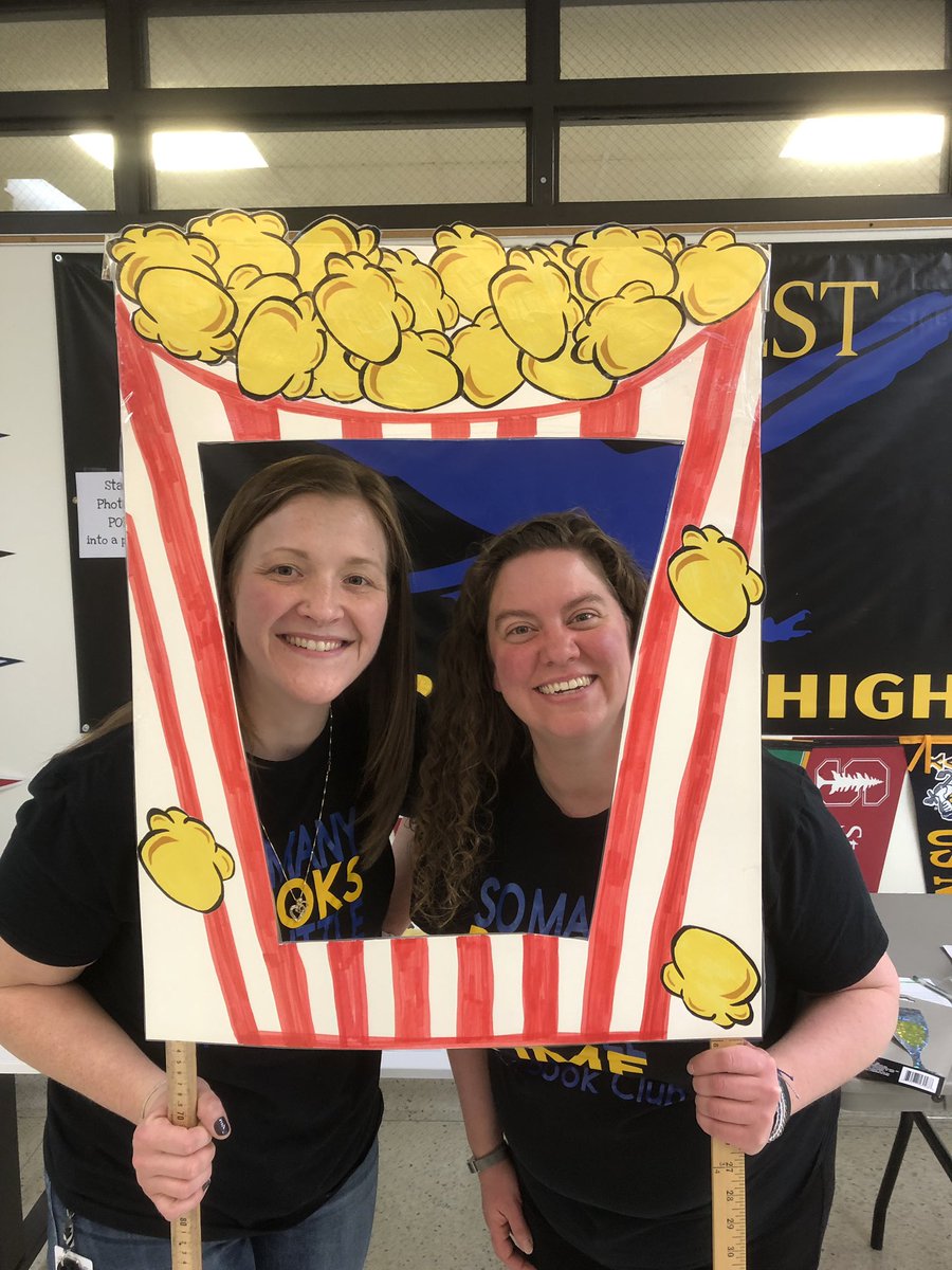 Getting ready for Family Reading Night! #D161learns #readfor20 <a href="/PJH_Reads/">Mrs. Gehrt</a> <a href="/D161Supe/">Dr. Smith</a>