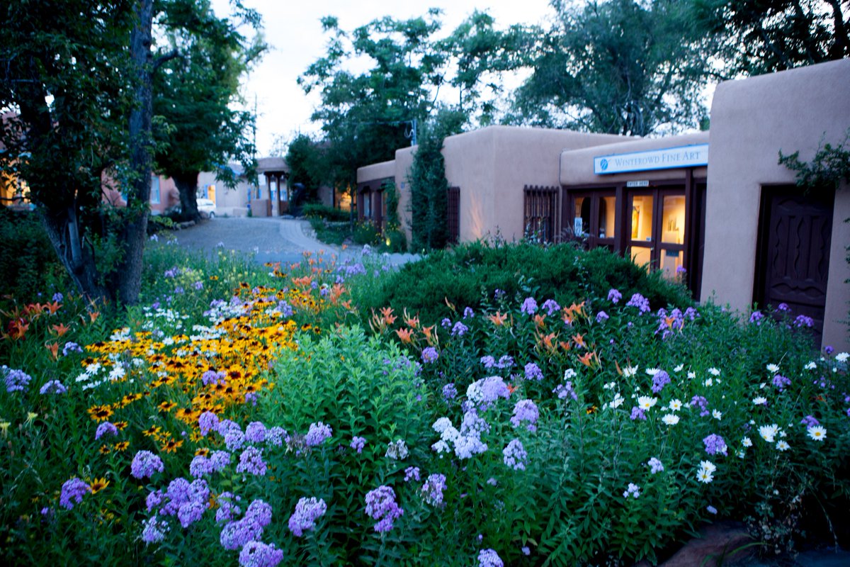 VisitSantaFeNM's tweet photo. Spring has sprung in Santa Fe.
#TheCityDifferent | https://t.co/bwQ10ytEbz https://t.co/WfvFMlEHKH