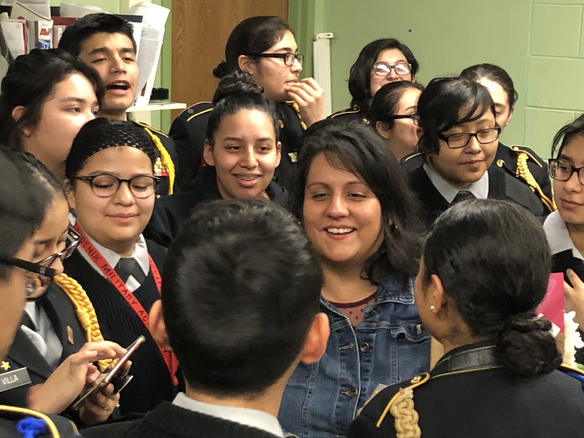 alanmather's tweet photo. Kudos to @lraygoza2 who was surprised my @ChicagosMayor as she was honored as a @goldenapple_il recipient. The whole @PMAFirebirds crew &amp; her family was there to share in the excitement! #TeachGolden @ChiPubSchools https://t.co/GueS1HhAz2